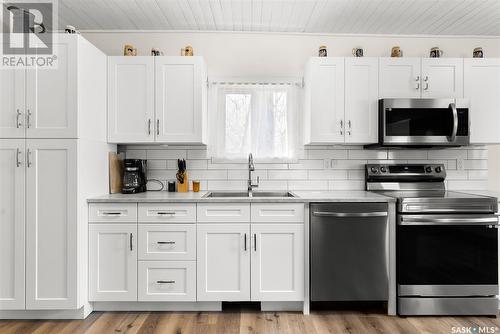 112 Green Avenue, Regina Beach, SK - Indoor Photo Showing Kitchen