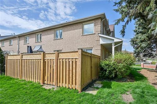 11 Pirie Drive|Unit #20, Dundas, ON - Outdoor With Exterior
