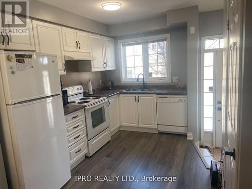 9 - 1328 Upper Sherman Avenue, Hamilton, ON - Indoor Photo Showing Kitchen