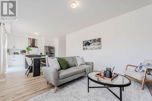 79 Elliot Avenue W, Centre Wellington, ON - Indoor Photo Showing Living Room