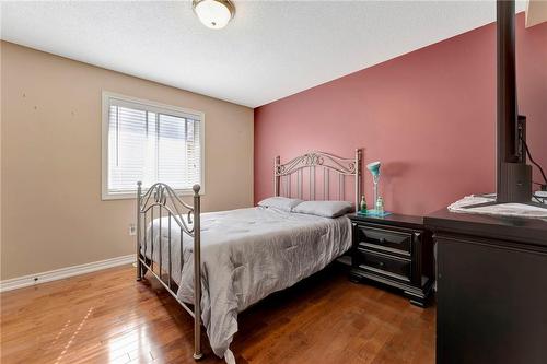 98 Kendrick Court, Ancaster, ON - Indoor Photo Showing Bedroom