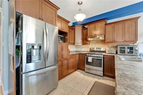 98 Kendrick Court, Ancaster, ON - Indoor Photo Showing Kitchen With Double Sink