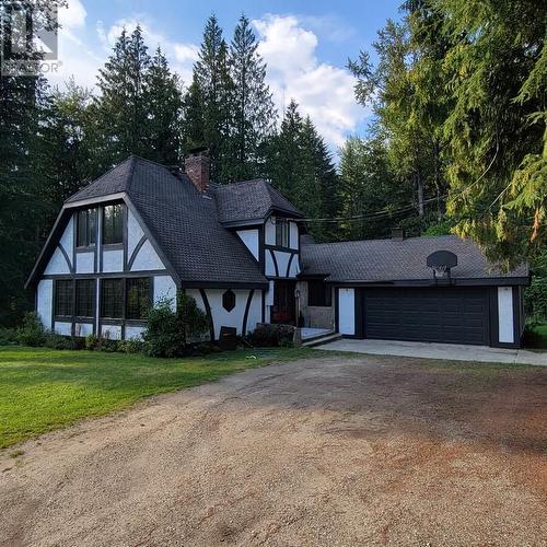 3025 Camozzi Road, Revelstoke, BC - Outdoor