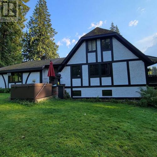 3025 Camozzi Road, Revelstoke, BC - Outdoor