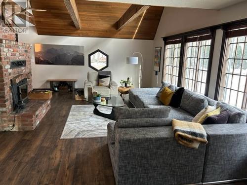 3025 Camozzi Road, Revelstoke, BC - Indoor Photo Showing Living Room With Fireplace