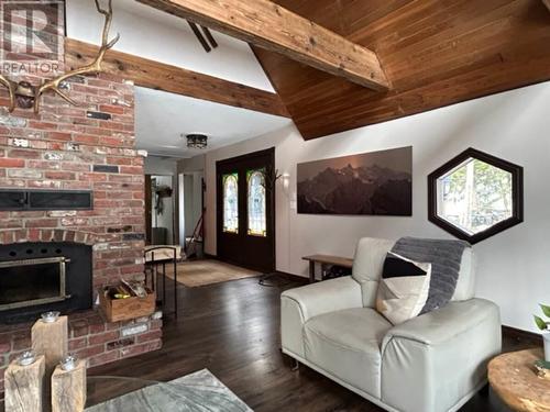 3025 Camozzi Road, Revelstoke, BC - Indoor Photo Showing Living Room With Fireplace