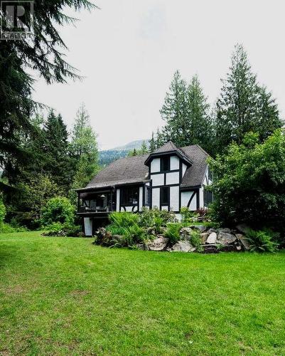 3025 Camozzi Road, Revelstoke, BC - Outdoor