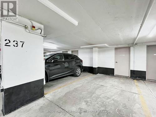 1202A - 9608 Yonge Street, Richmond Hill, ON - Indoor Photo Showing Garage
