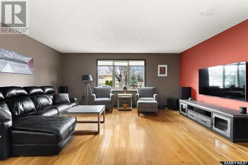 339 Trifunov Crescent, Regina, SK - Indoor Photo Showing Living Room