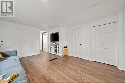 41 Baldwin Street, Belleville, ON - Indoor Photo Showing Living Room