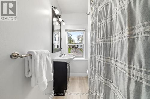 41 Baldwin Street, Belleville, ON - Indoor Photo Showing Bathroom