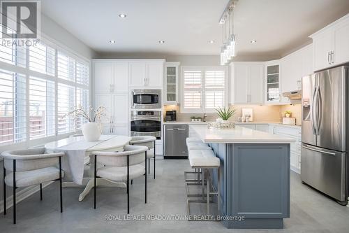 465 Jelinik Terrace, Milton, ON - Indoor Photo Showing Kitchen With Upgraded Kitchen
