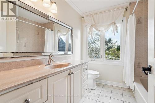 1360 Winterberry Drive, Burlington, ON - Indoor Photo Showing Bathroom