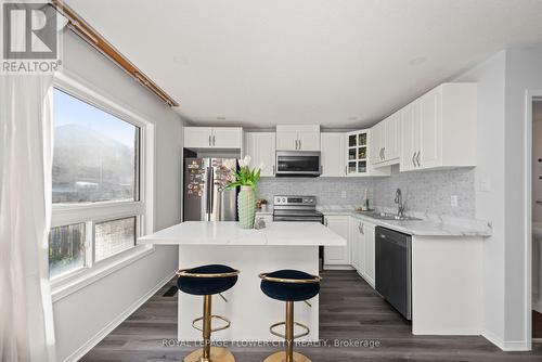 30 Heathwood Drive, Brampton, ON - Indoor Photo Showing Kitchen With Upgraded Kitchen