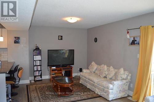 38 Cortland Crescent, Quinte West, ON - Indoor Photo Showing Living Room