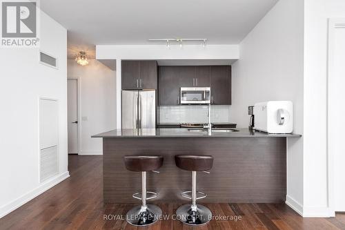 3203 - 2212 Lake Shore Boulevard W, Toronto, ON - Indoor Photo Showing Kitchen With Double Sink