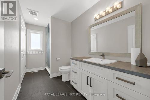 29 Abbott Place, Pelham, ON - Indoor Photo Showing Bathroom