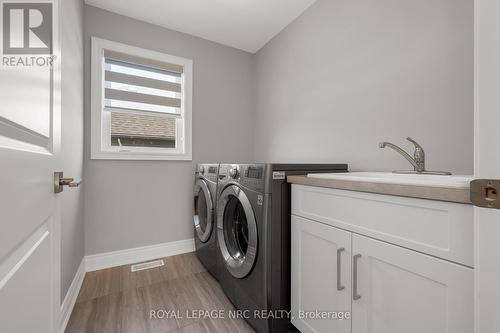 29 Abbott Place, Pelham, ON - Indoor Photo Showing Laundry Room