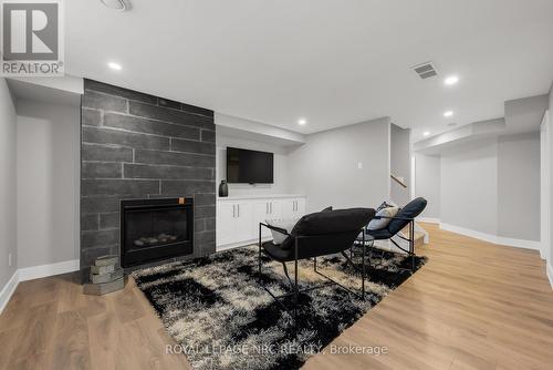 29 Abbott Place, Pelham, ON - Indoor Photo Showing Living Room With Fireplace