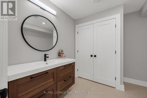 29 Abbott Place, Pelham, ON - Indoor Photo Showing Bathroom