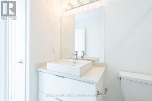 547 - 16 Concord Place S, Grimsby, ON - Indoor Photo Showing Bathroom
