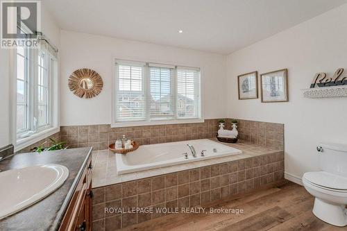 34 Treeview Drive, Waterloo, ON - Indoor Photo Showing Bathroom