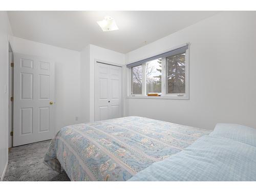 8011 Thompson Road, Kimberley, BC - Indoor Photo Showing Bedroom