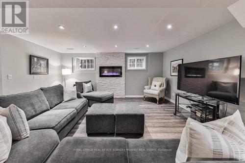 881 Goodwin Road, Mississauga, ON - Indoor Photo Showing Living Room