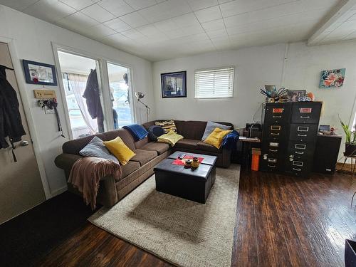 565 Wallinger Avenue, Kimberley, BC - Indoor Photo Showing Living Room