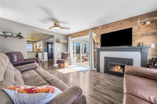 2970 Lakeshore Road, Dunnville, ON - Indoor Photo Showing Living Room With Fireplace