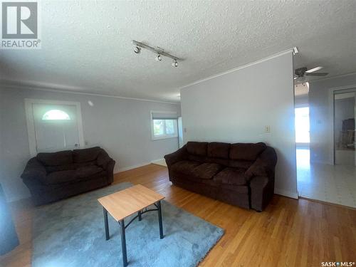 312 4Th Avenue, Dodsland, SK - Indoor Photo Showing Living Room