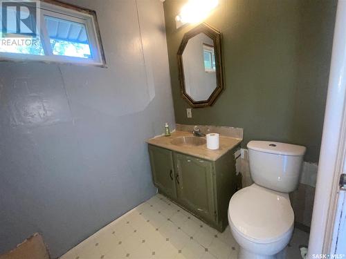 312 4Th Avenue, Dodsland, SK - Indoor Photo Showing Bathroom