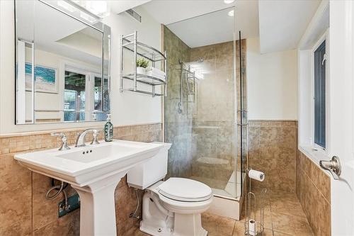 1360 Winterberry Drive, Burlington, ON - Indoor Photo Showing Bathroom