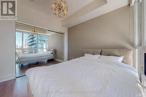 1001 - 30 Roehampton Avenue, Toronto, ON - Indoor Photo Showing Bedroom