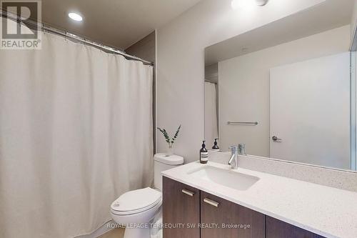 1001 - 30 Roehampton Avenue, Toronto, ON - Indoor Photo Showing Bathroom