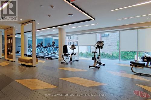 1001 - 30 Roehampton Avenue, Toronto, ON - Indoor Photo Showing Gym Room