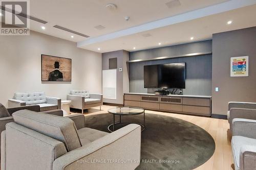 1001 - 30 Roehampton Avenue, Toronto, ON - Indoor Photo Showing Living Room