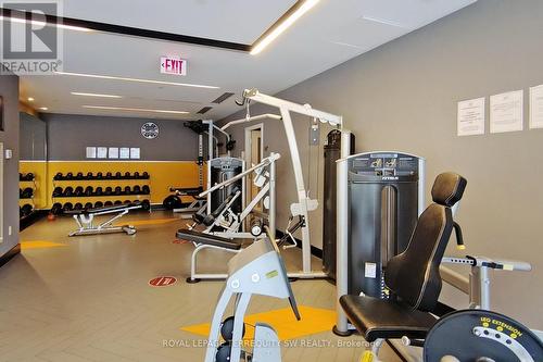 1001 - 30 Roehampton Avenue, Toronto, ON - Indoor Photo Showing Gym Room