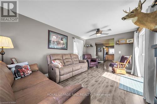 2970 Lakeshore Road, Haldimand, ON - Indoor Photo Showing Living Room