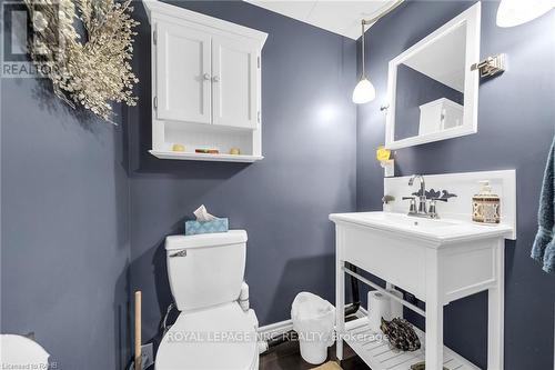 2970 Lakeshore Road, Haldimand, ON - Indoor Photo Showing Bathroom