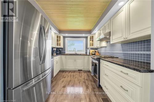 2970 Lakeshore Road, Haldimand, ON - Indoor Photo Showing Kitchen With Upgraded Kitchen