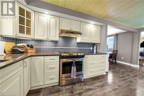 2970 Lakeshore Road, Haldimand, ON - Indoor Photo Showing Kitchen With Upgraded Kitchen