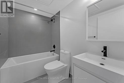 501 - 2 Augusta Avenue, Toronto, ON - Indoor Photo Showing Bathroom