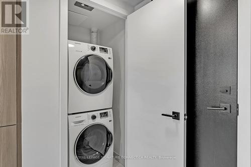 501 - 2 Augusta Avenue, Toronto, ON - Indoor Photo Showing Laundry Room
