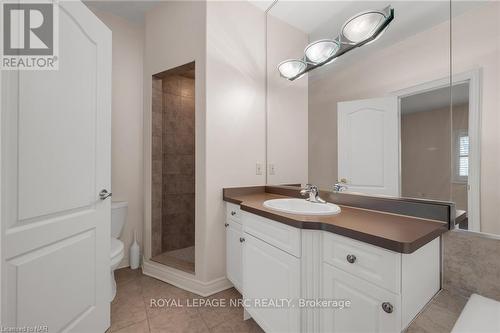 6 - 42 Concord Street, Pelham, ON - Indoor Photo Showing Bathroom