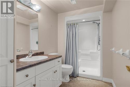 6 - 42 Concord Street, Pelham, ON - Indoor Photo Showing Bathroom