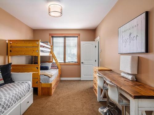 9864 Cathedral Drive, Silver Star, BC - Indoor Photo Showing Bedroom