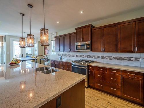 955 Holden Road, Penticton, BC - Indoor Photo Showing Kitchen With Double Sink With Upgraded Kitchen