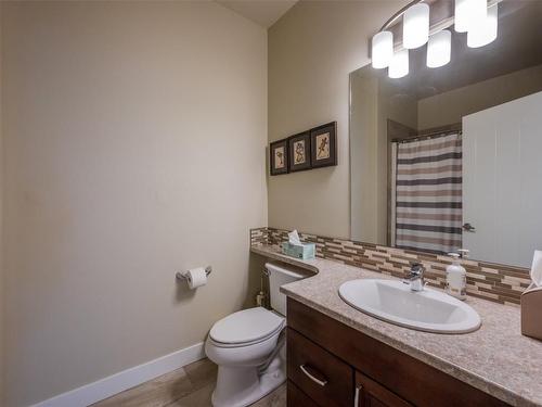 955 Holden Road, Penticton, BC - Indoor Photo Showing Bathroom