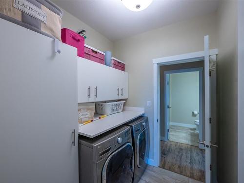 955 Holden Road, Penticton, BC - Indoor Photo Showing Laundry Room